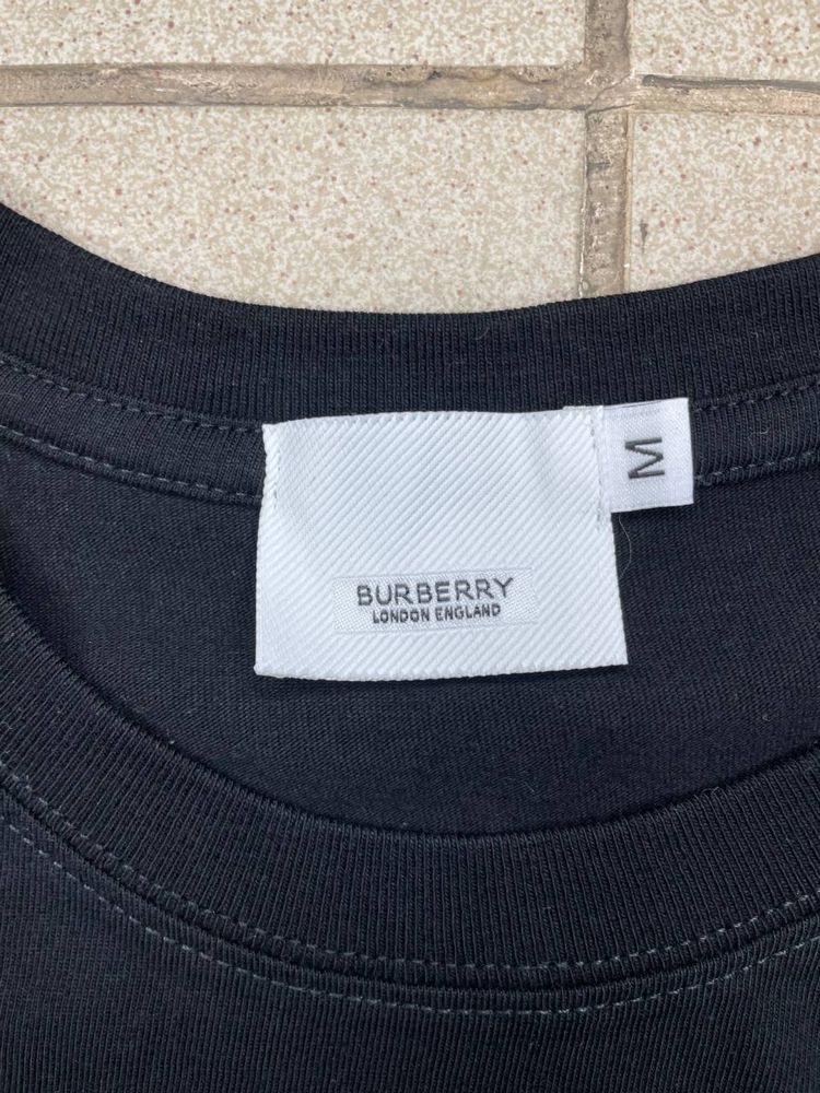 Tshirt Preta Burberry