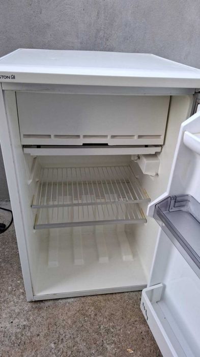 Mini frigorífico a funcionar