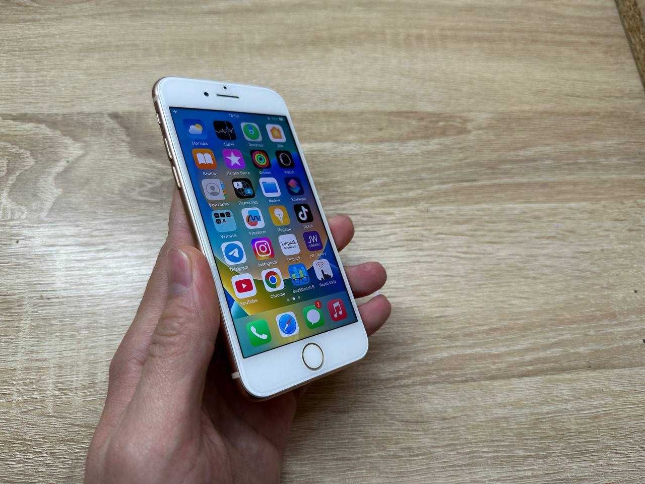 Айфон Iphone 8 в оригіналі гарний