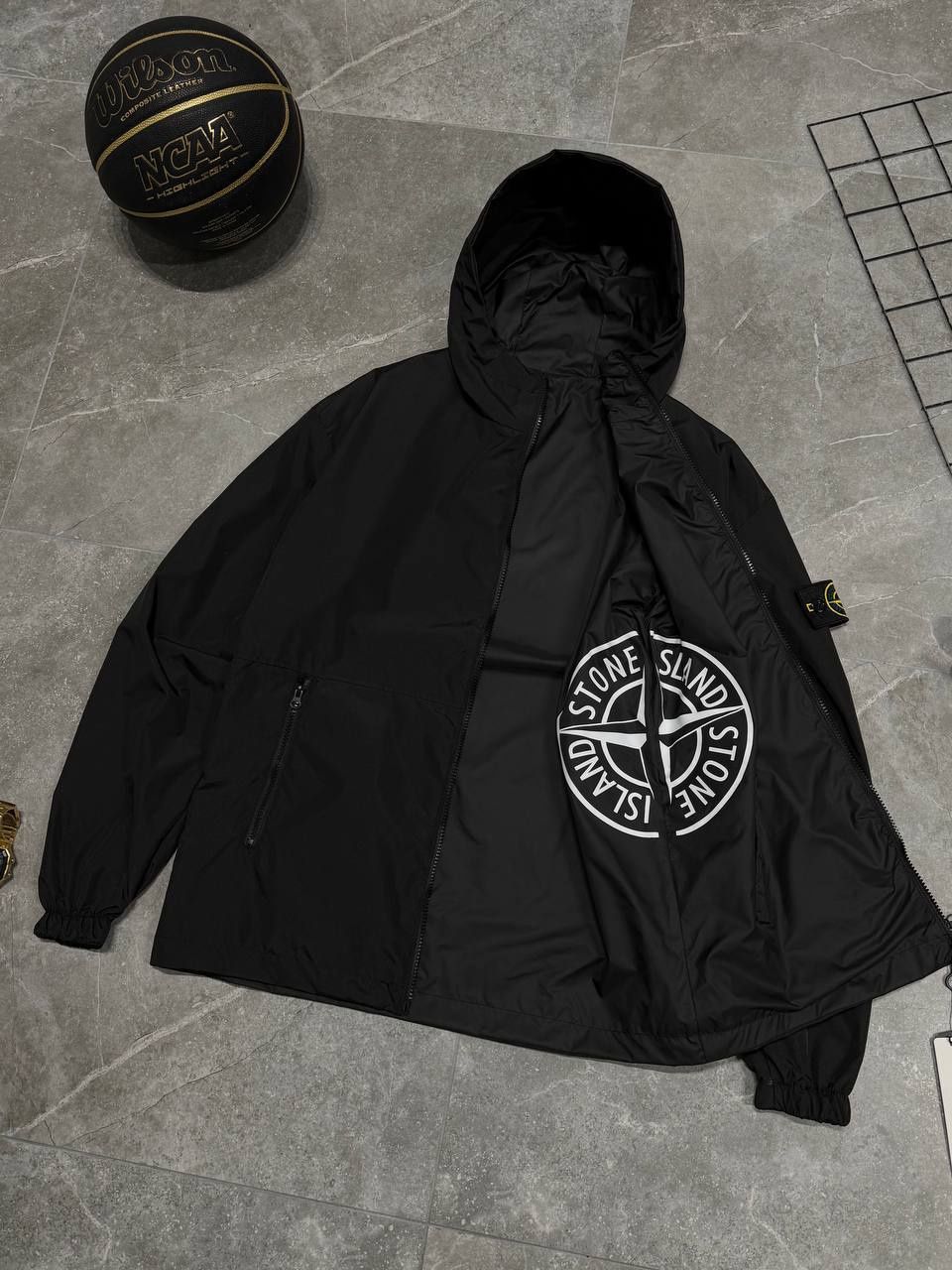 Stone Island | Чоловіча демісезонна вітровка чорного кольору | Осінь-в