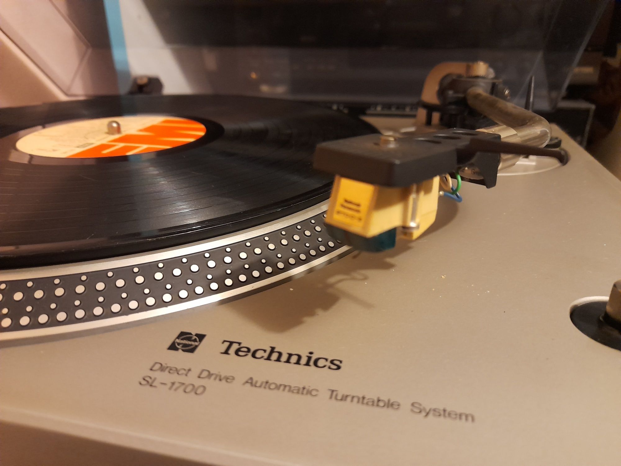 Gramofon Technics SL-1700 Zadbany stan