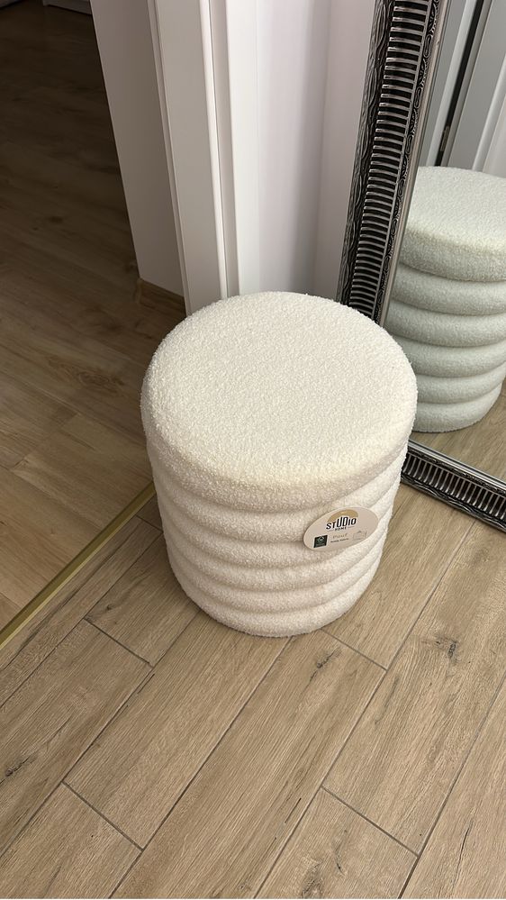 Wiralowa pufa nowa z metka boucle