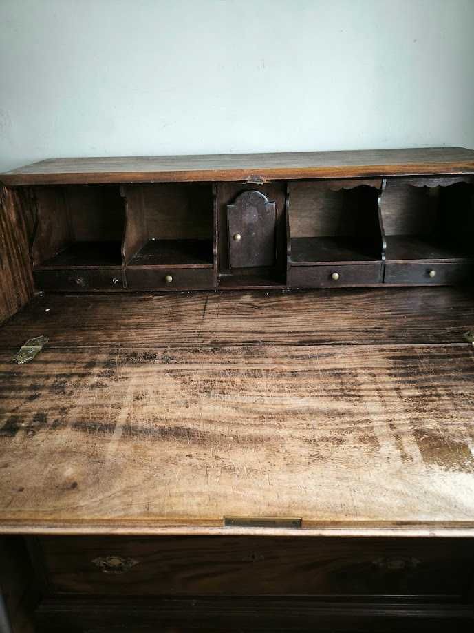 Recheio de casa com vários moveis estilo império