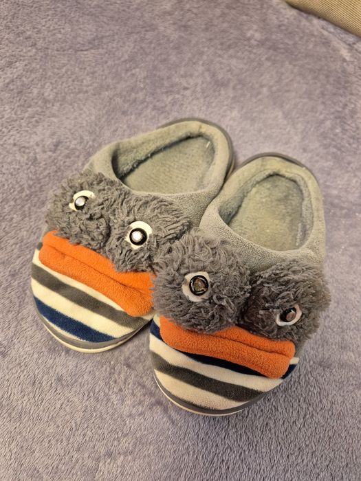 Дитячі кімнатні тапочки тапки б/у розмір 24