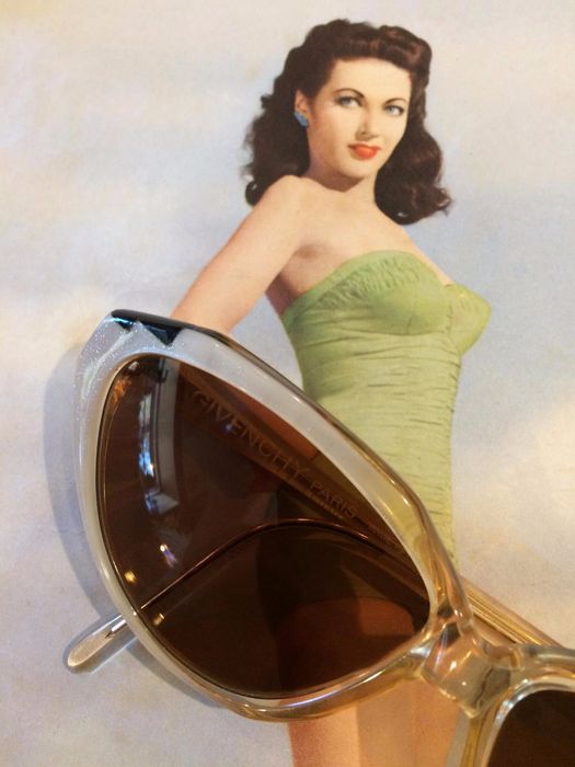 GIVENCHY Paris -  Óculos de sol cateye