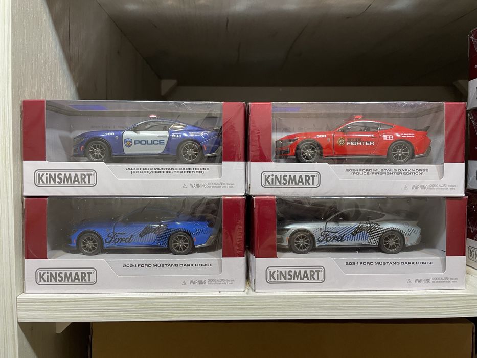 Нова kinsmart машинка іграшка авто модель дитяча колекційна дитяча