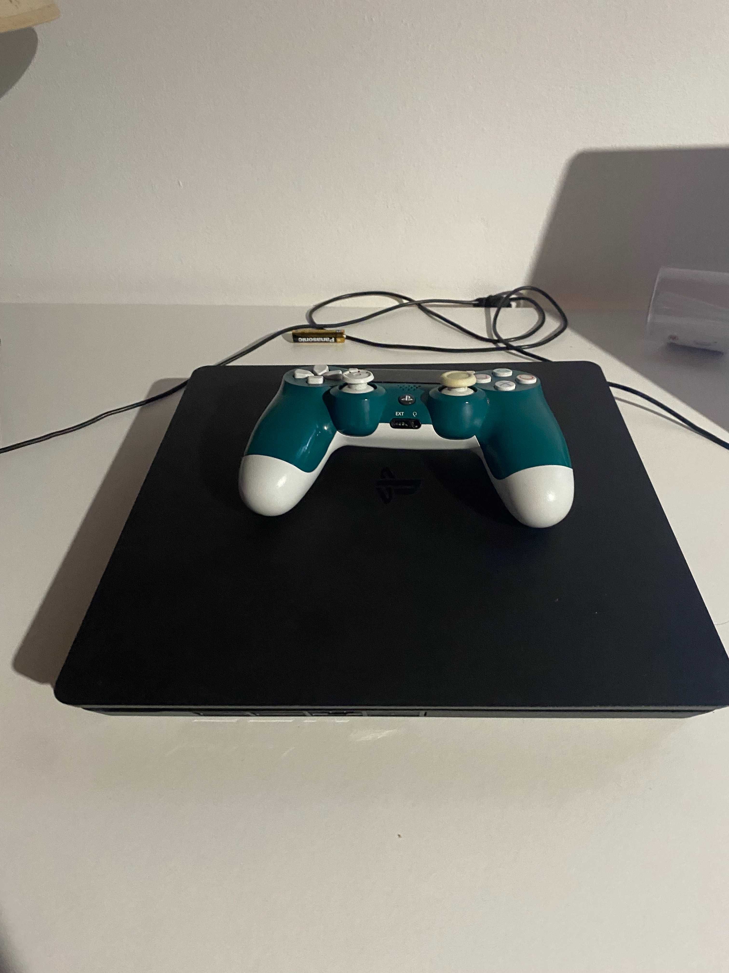 PS4 1TB + 1 Comando – Perfeito Estado