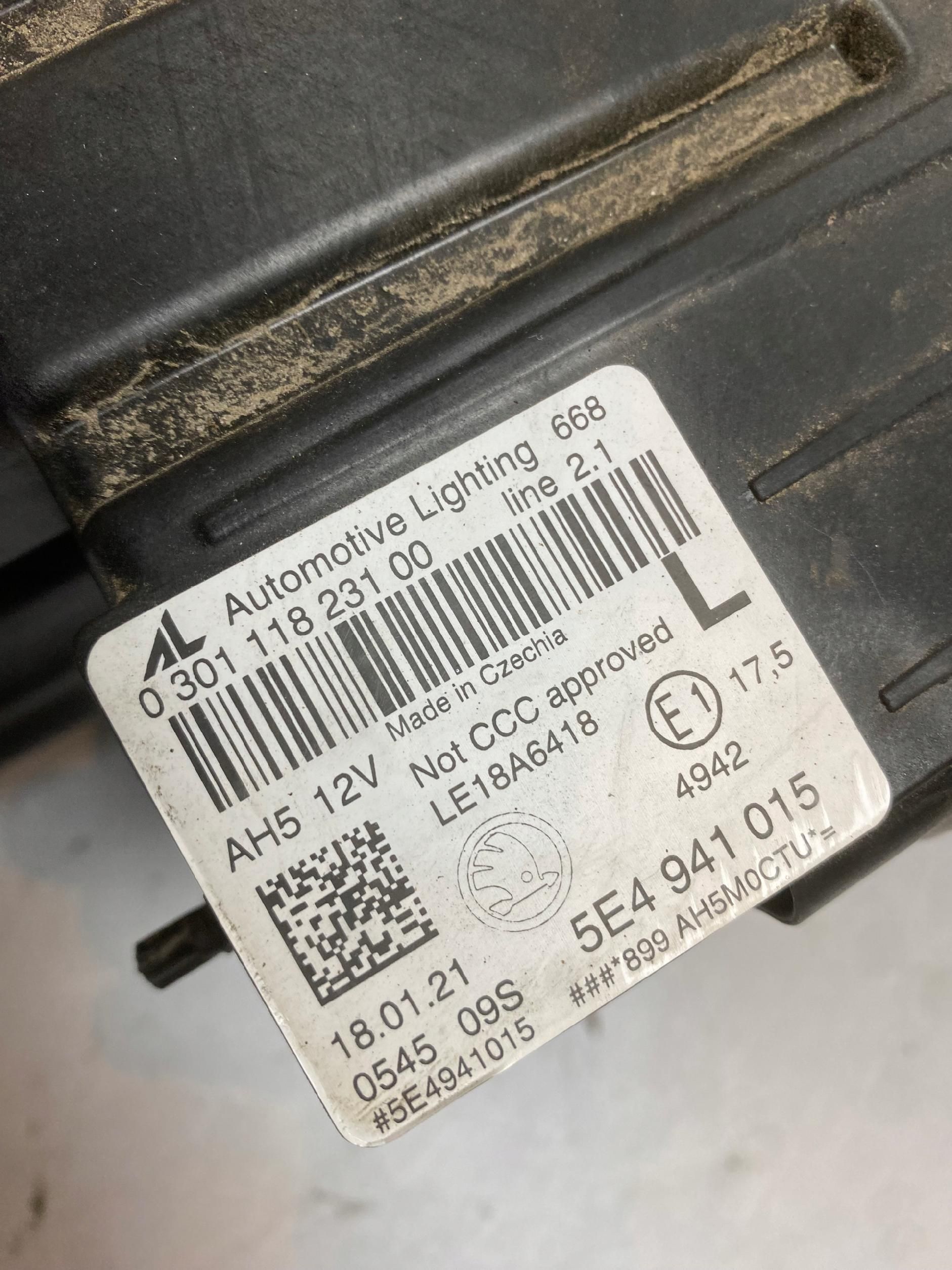 SKODA OCTAVIA 4 IV 5E4 Lampa lewa full led