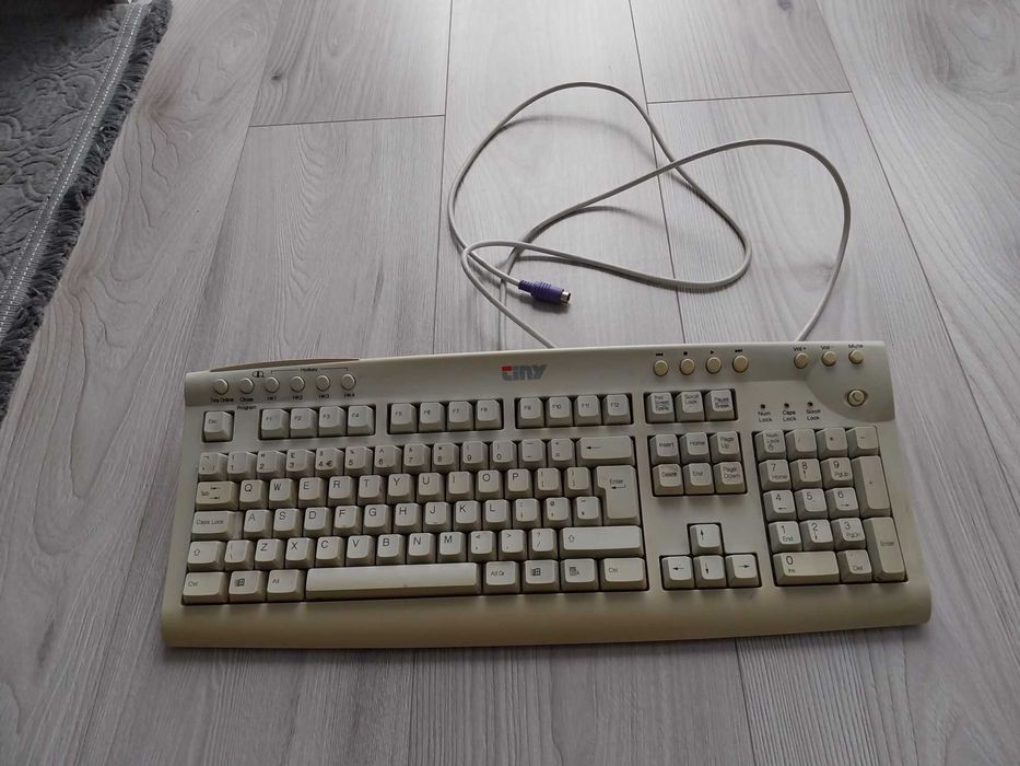 Stara klawiatura przewodowa złącze PS2