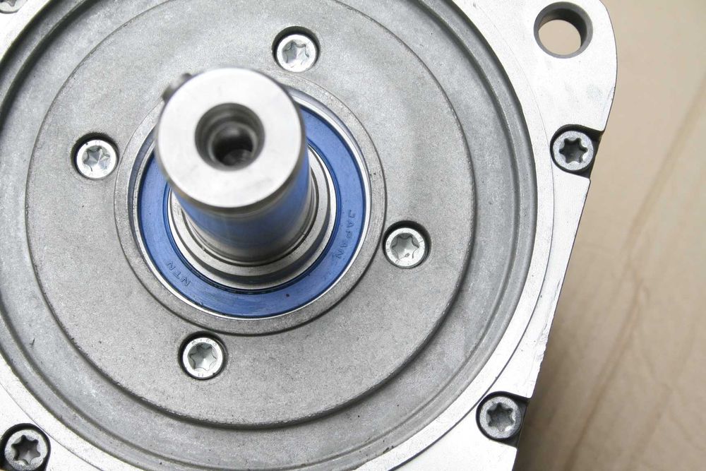 mocny trójfazowy serwomotor SIEMENS z enkoderem max. 5000 obr./min