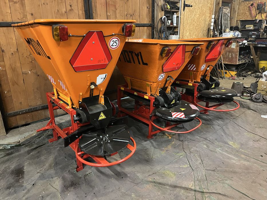 Rozsiewacz motyl kłos taśmowy solarka wapniarka rcw pronar