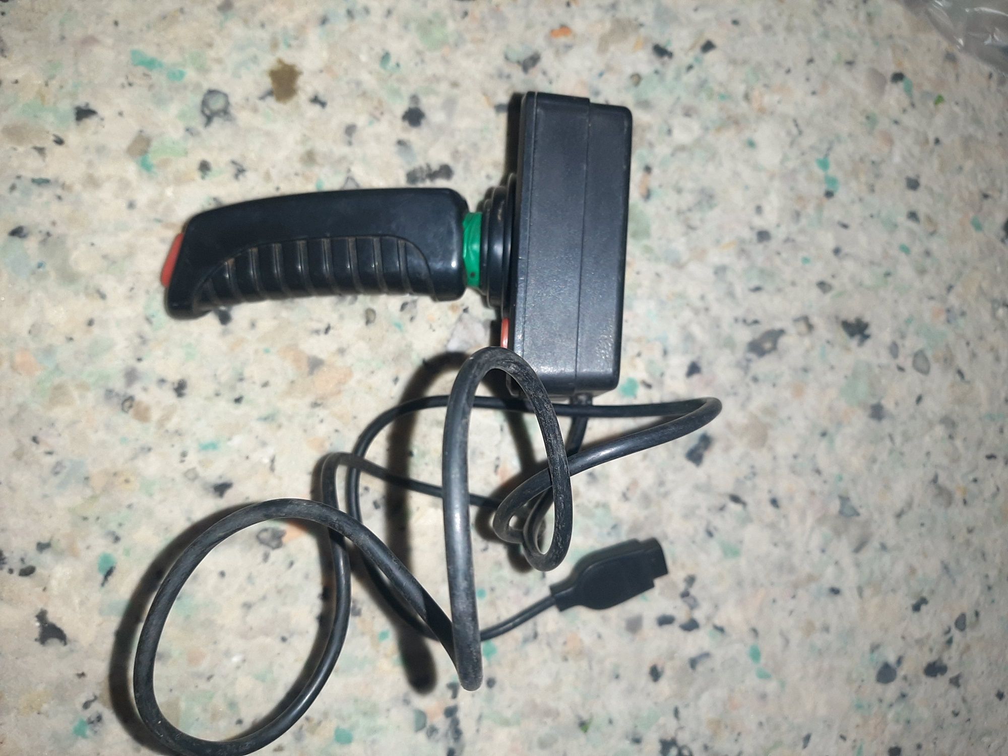 Joysticki Commodore, Amiga, Atari