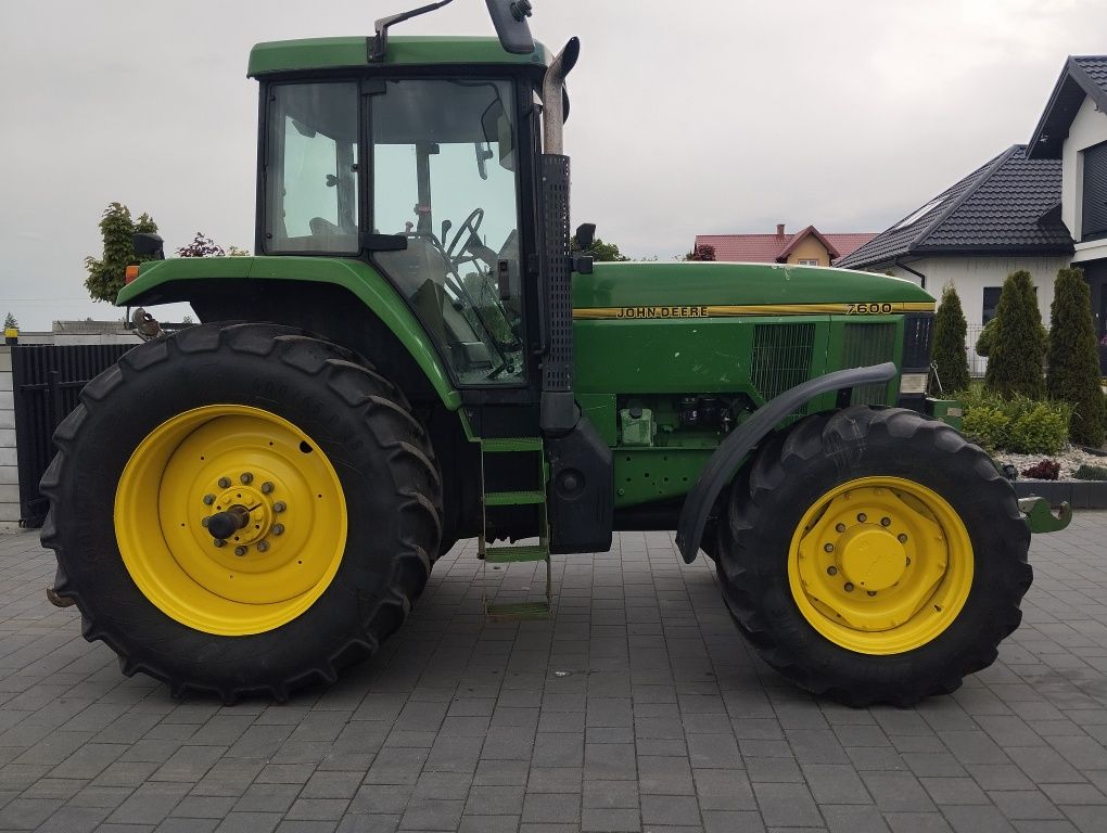 John Deere  7600