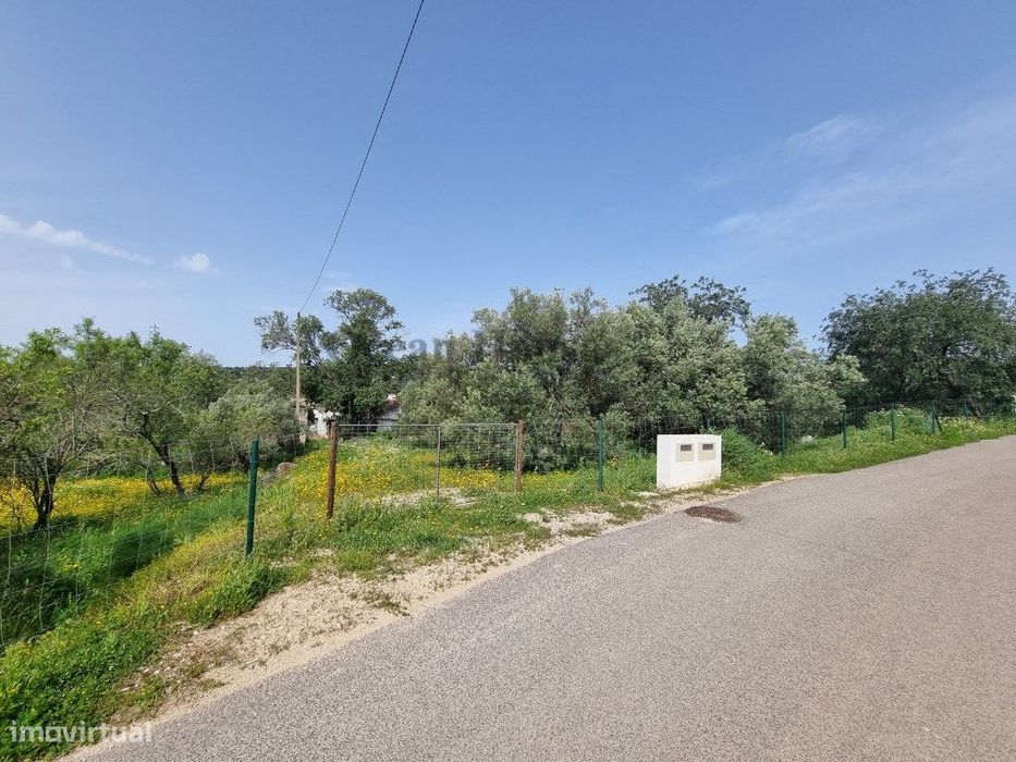 Terreno com dois artigos urbanos, para construção de moradias - Loulé