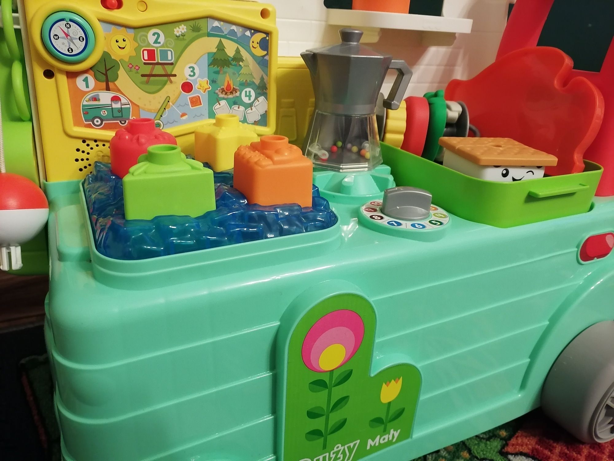 Wesoły kamper malucha Fisher price pchacz