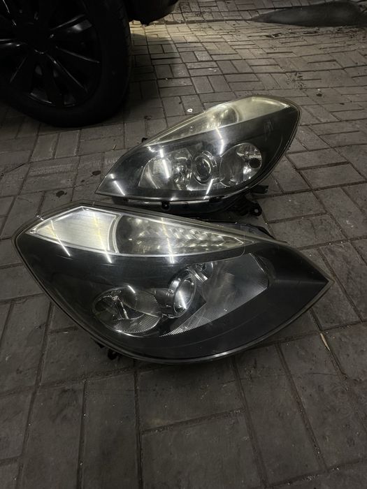 Фари Renault Clio 3 чорні лінзовані в чудовому стані