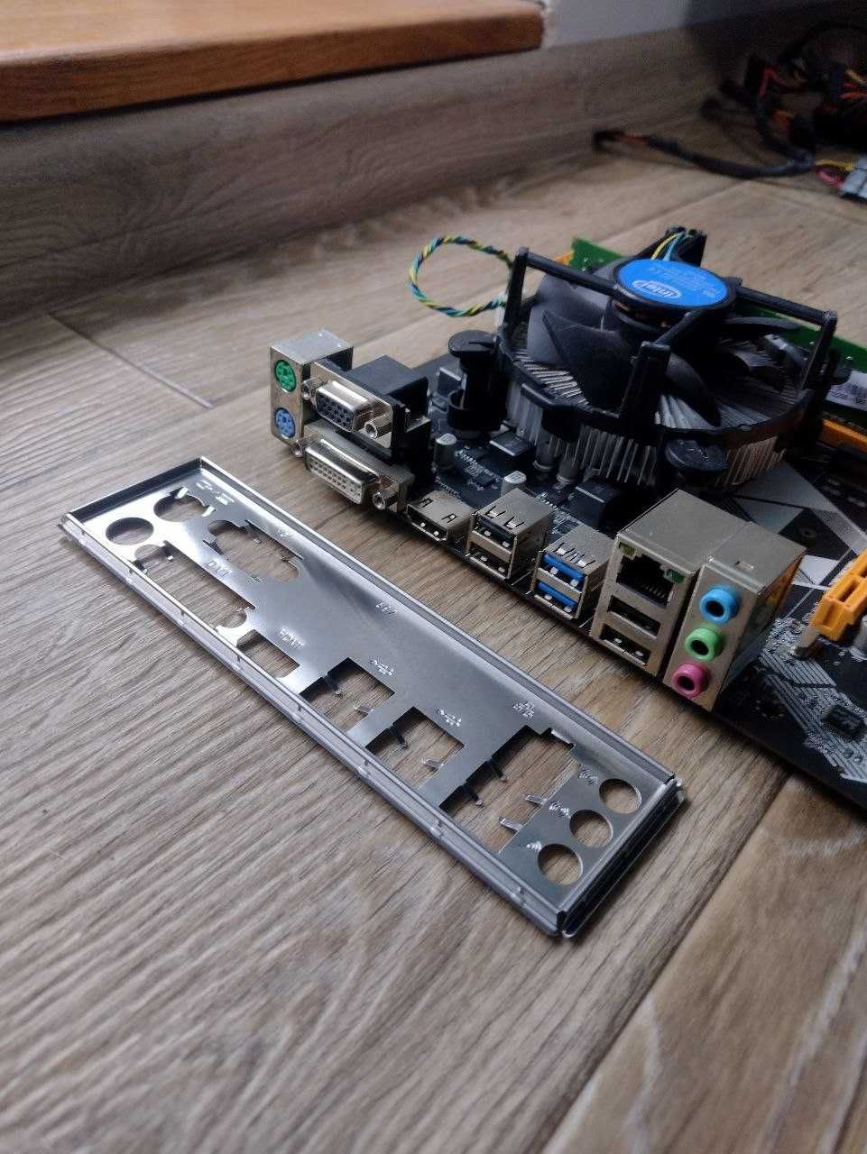 Комплект i5 4590+Huanan B85+8gb ddr3+куллер (c слотом М2) Socket 1150