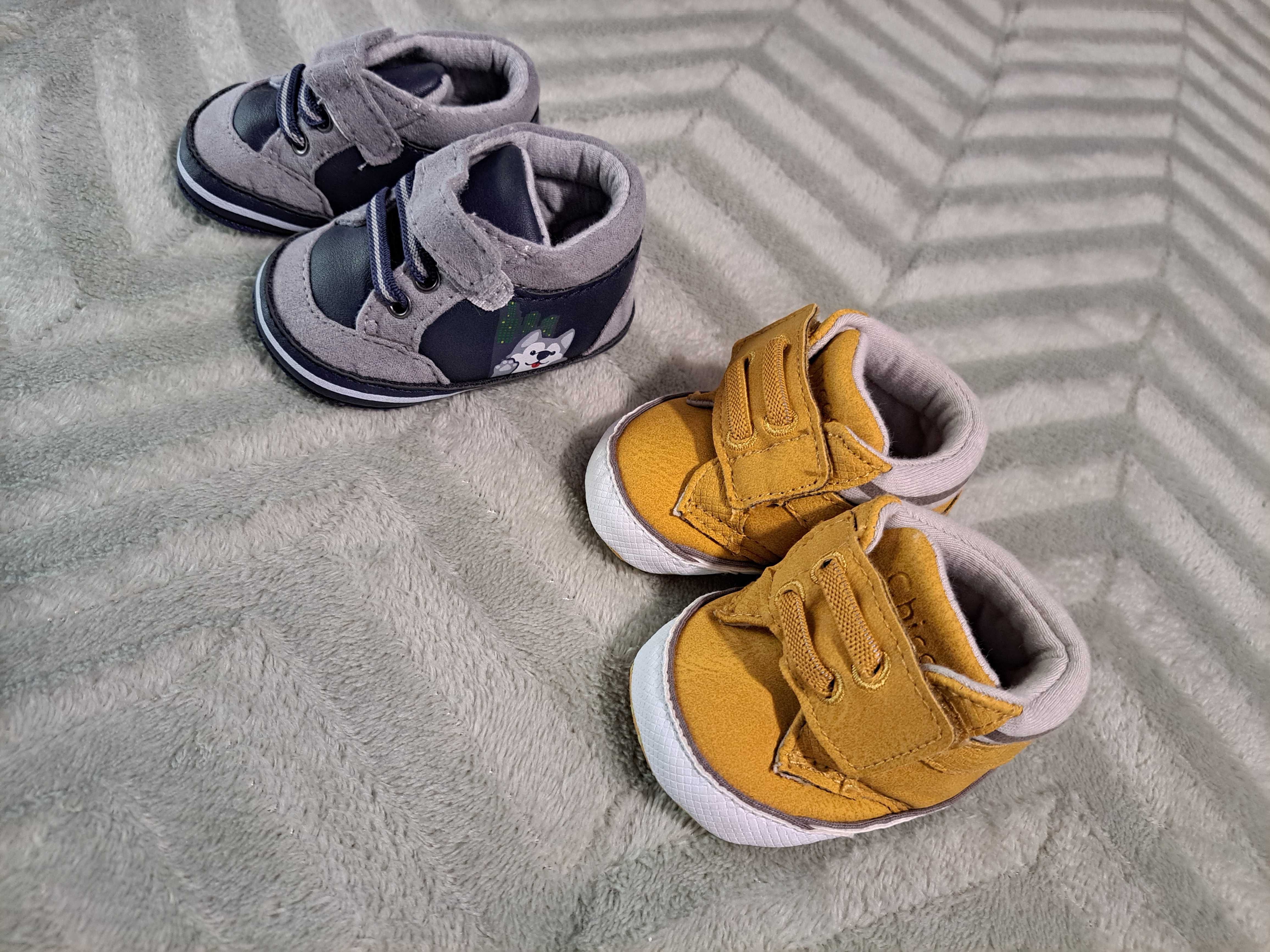Lote Sapatos de bebé tamanhos 15 e 16 e 17