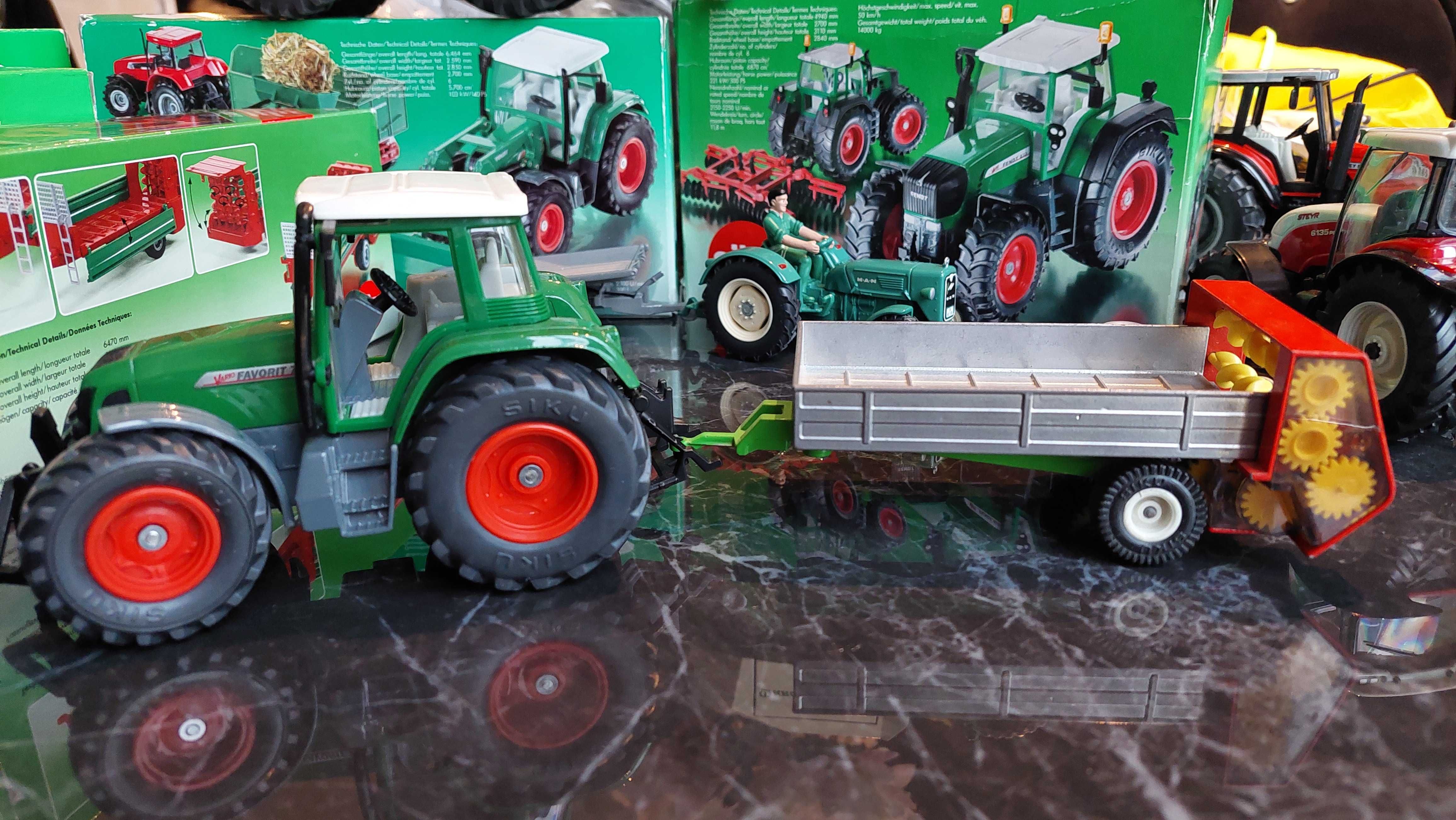 Siku traktor Fendt 716 vario z rozrzutnikiem obornika 1:32