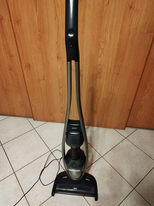 Odkurzacz pionowy AEG QX9