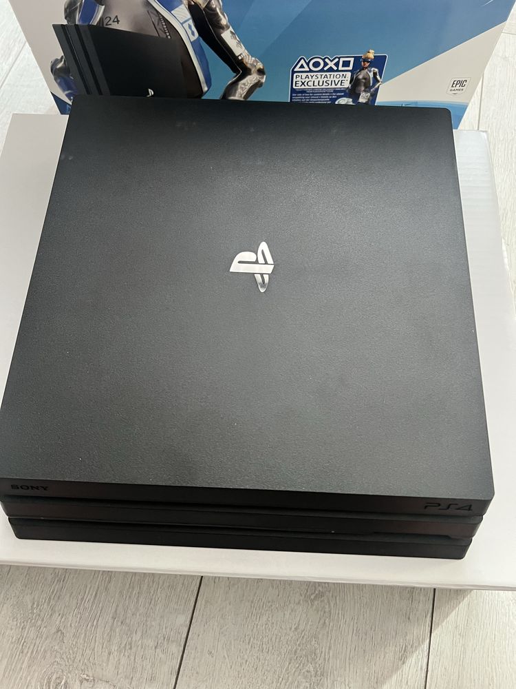 Ps4 pro 1tb +2 pady+ 3 gry