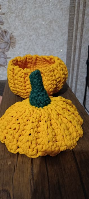 Вязаные изделия ручной работы.Шапки, пинетки , носки, варежки