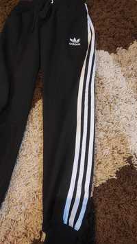 Spodnie dresowe adidas S