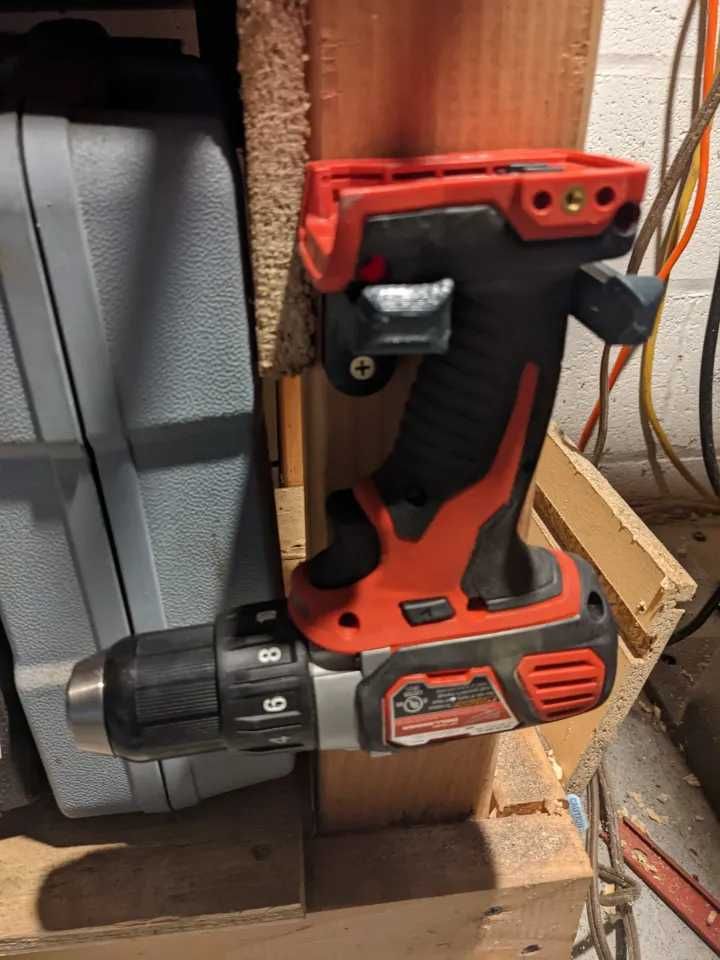 Настінне кріплення для УШМ болгарки шуруповерта Milwaukee M18