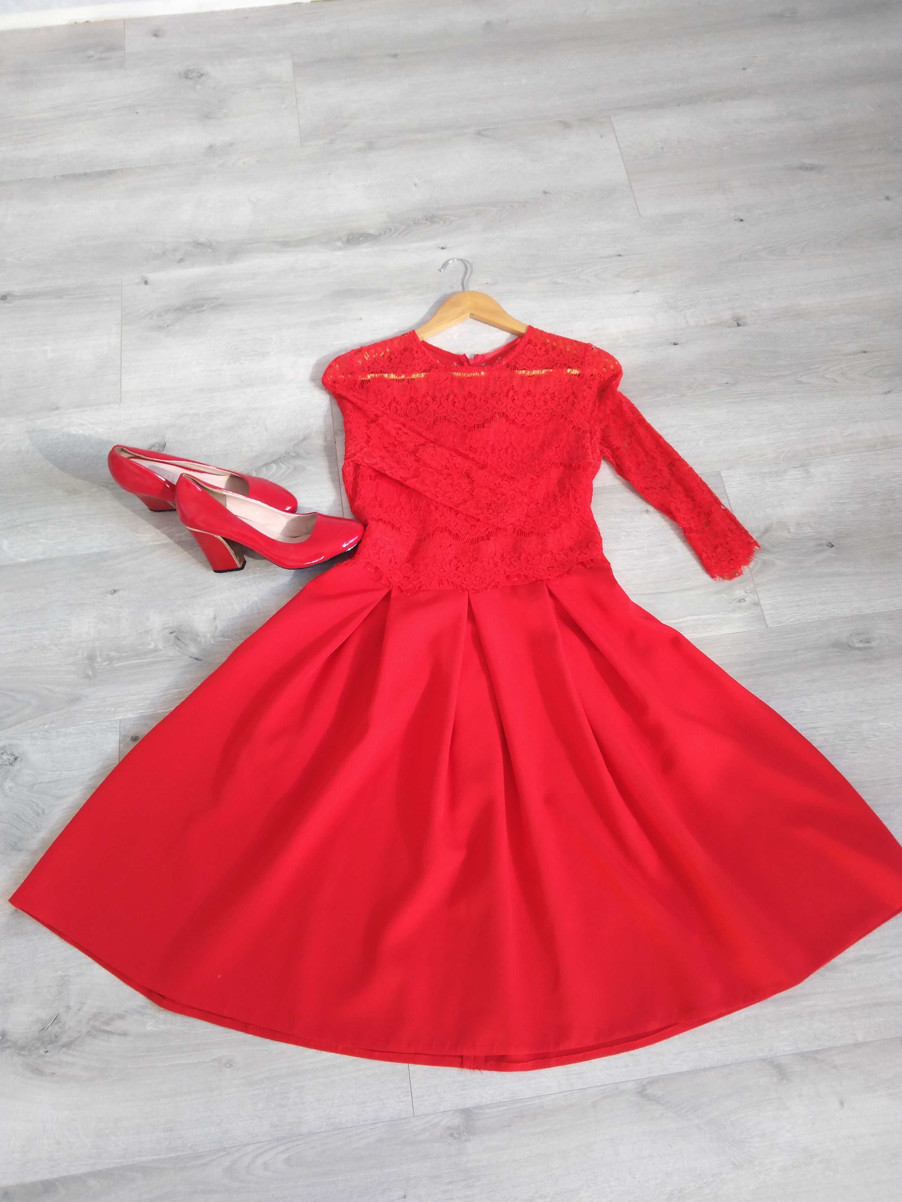 Нарядна, червона сукня 46р. У відмінному стані