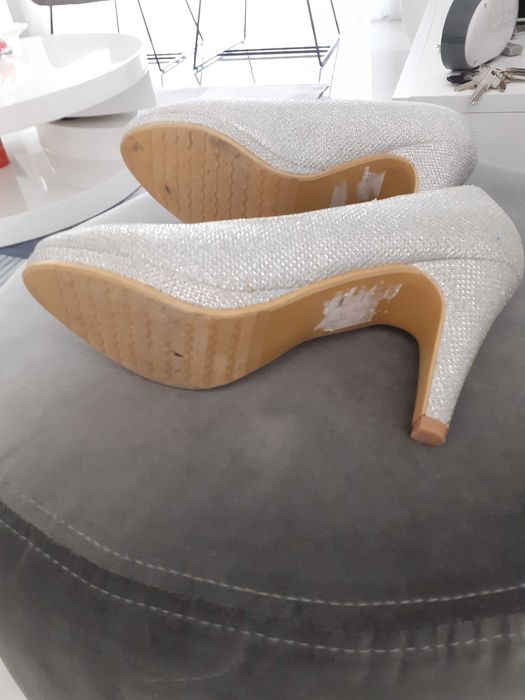 Sapatos de mulher como novos