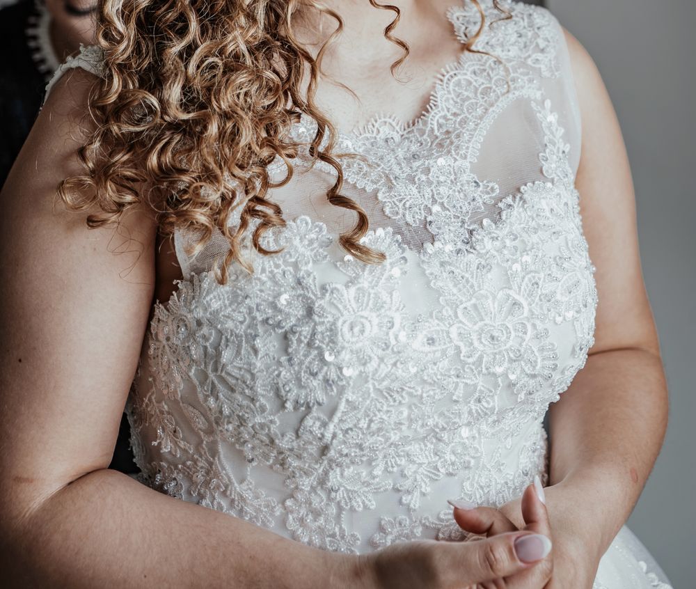 Venda de vestido de noiva- Princesa (tule e renda bordada)