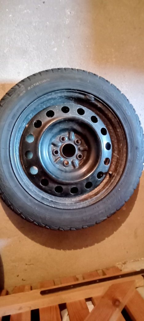 Opony zimowe na felgach 205/55 R16