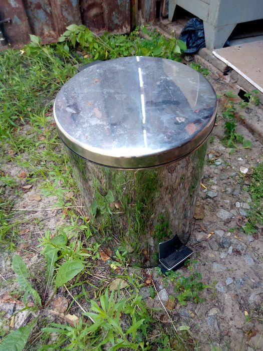 Мусорне відро в гарному стані