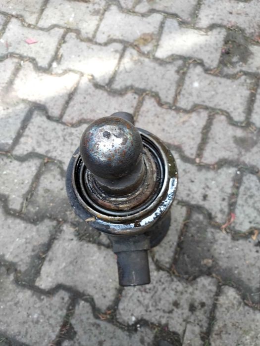 Siłownik wywrotu przyczepa