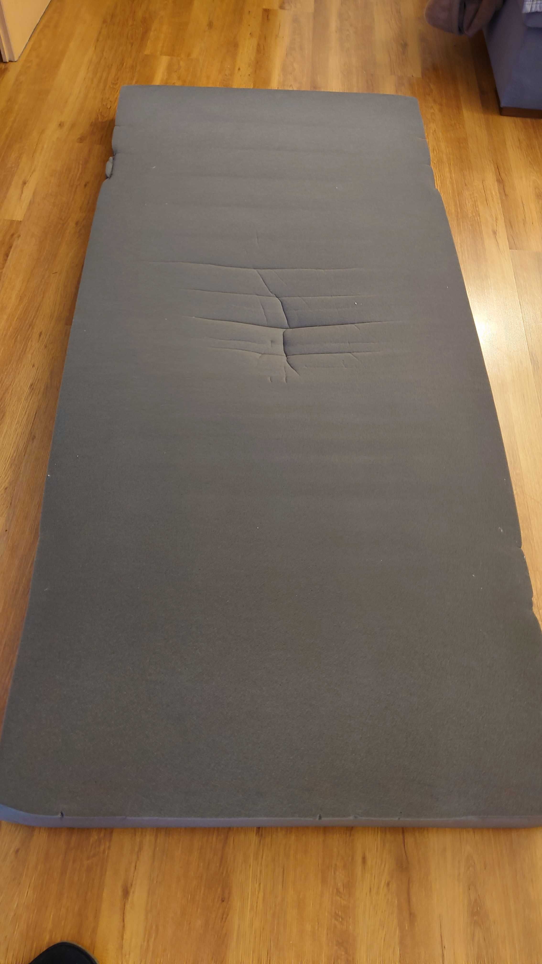 Materac piankowy 90x200cm z prześcieradłem