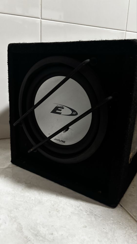 Subwoofer Alpine com amplificador
