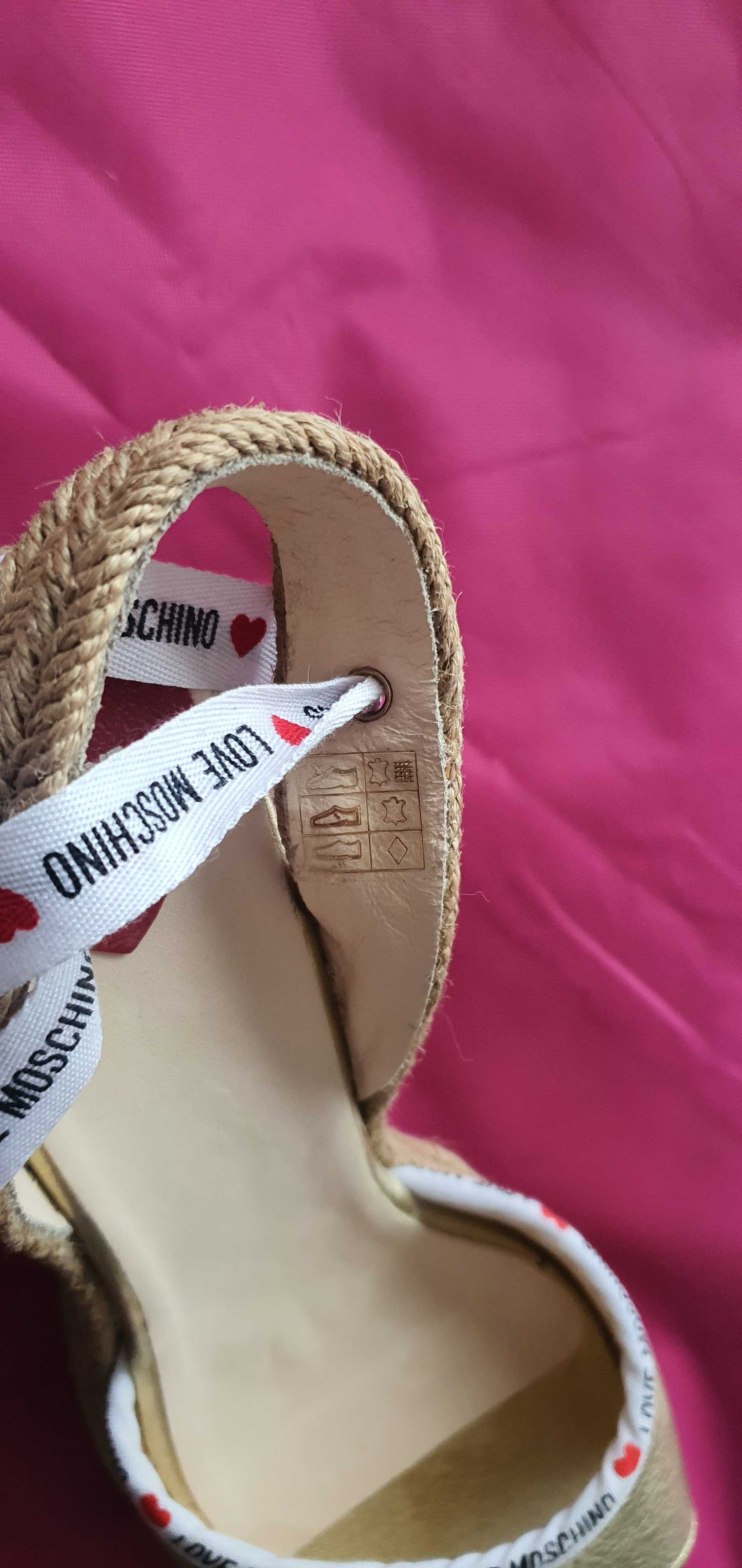 Love Moschino złote sandały espadryle koturny wstążki skóra gold
