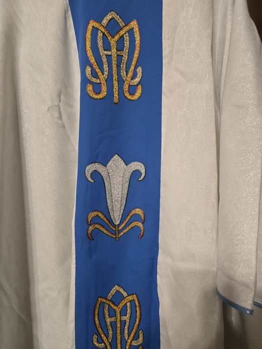 Ornat maryjny haftowany