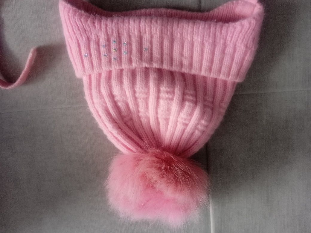 Тепла зимова шапочка с завязками бубоном розовая с флисовой подкладко
