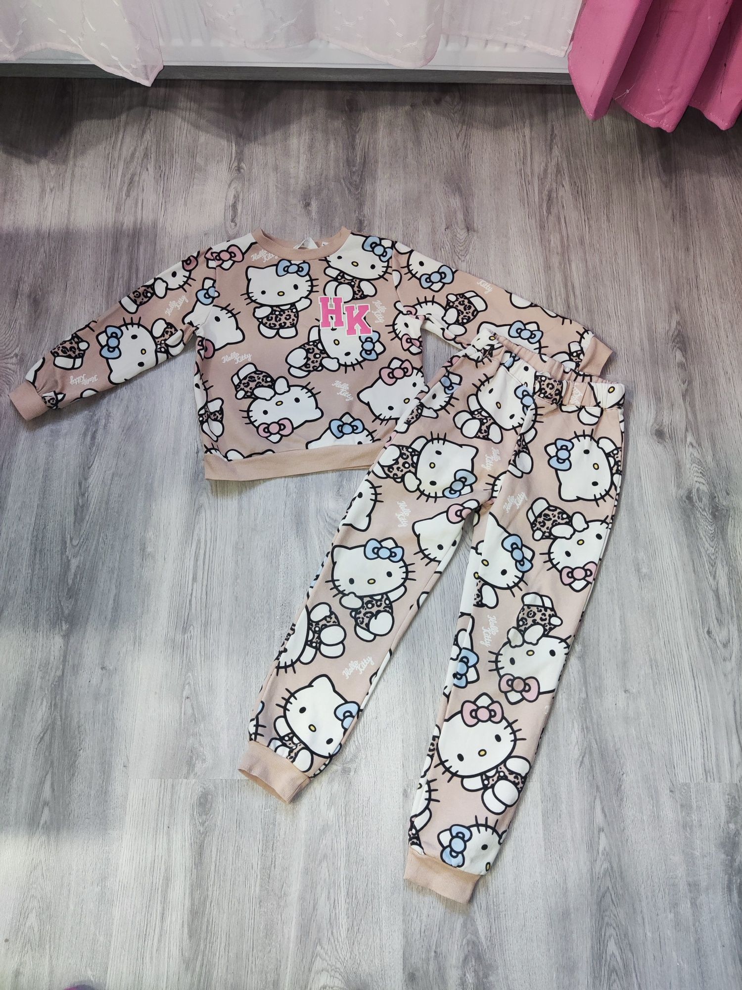 Dres Hello Kitty Bluza Spodnie rozmiar 122,128,134