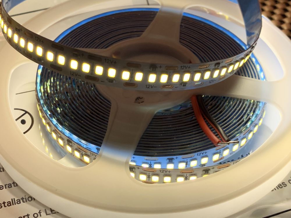 Светодиодная LED лента 2835 12 В, 240 диодов/м, 4000K, 10мм