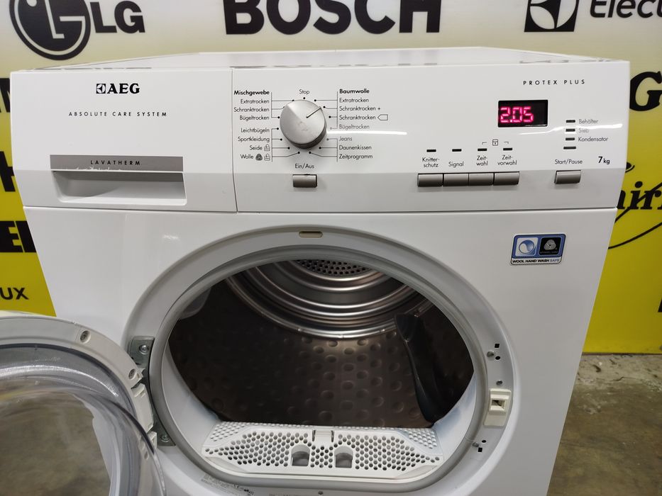 Сушка для одягу фірми AEG, модель T66770IH4