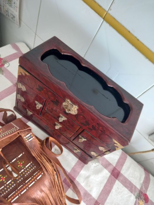 Guarda jóias Antigo.