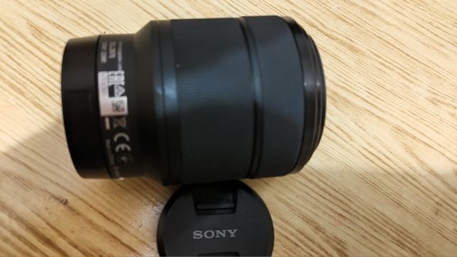 Об'єктив Sony SEL2870 FE 28-70mm f / 3,5-5,6