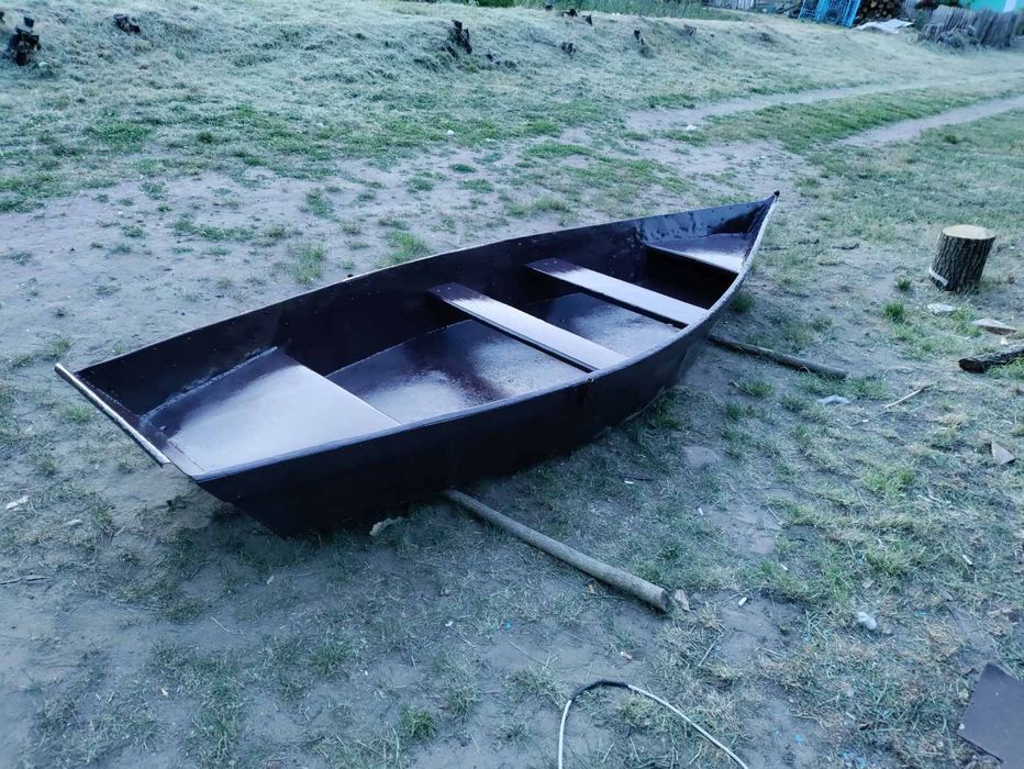 Продам залізну лодку