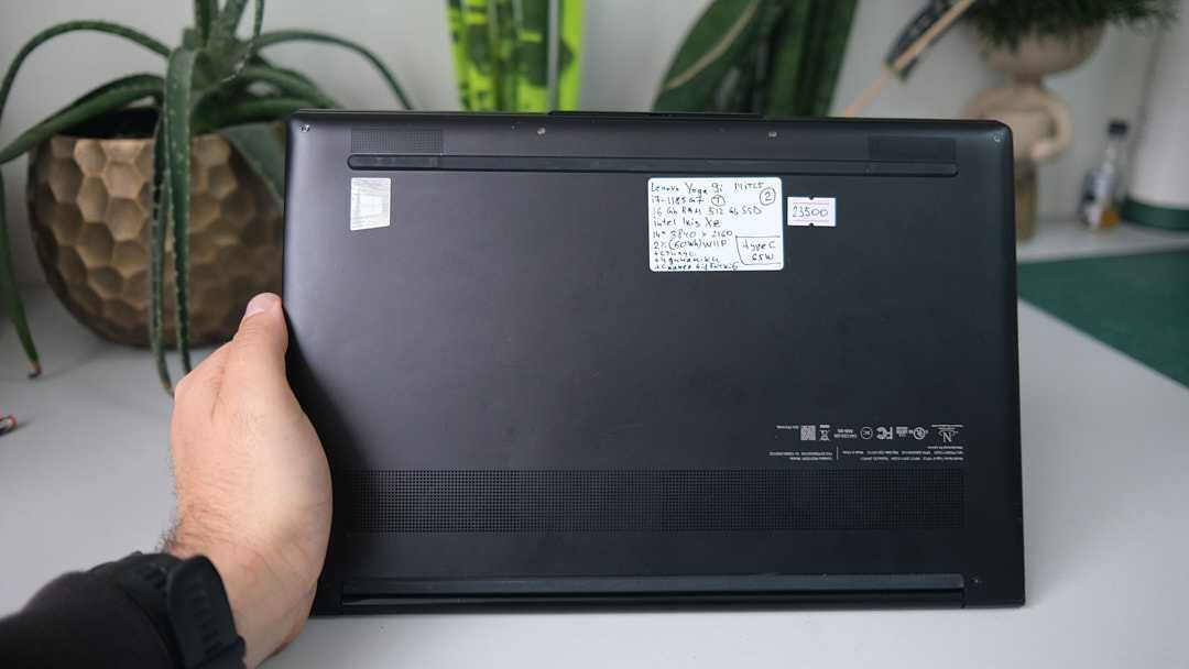 Lenovo Yoga 9i 14itl5 i7-1185G7 16 gb ram 512 SSD intel Iris xe  98%