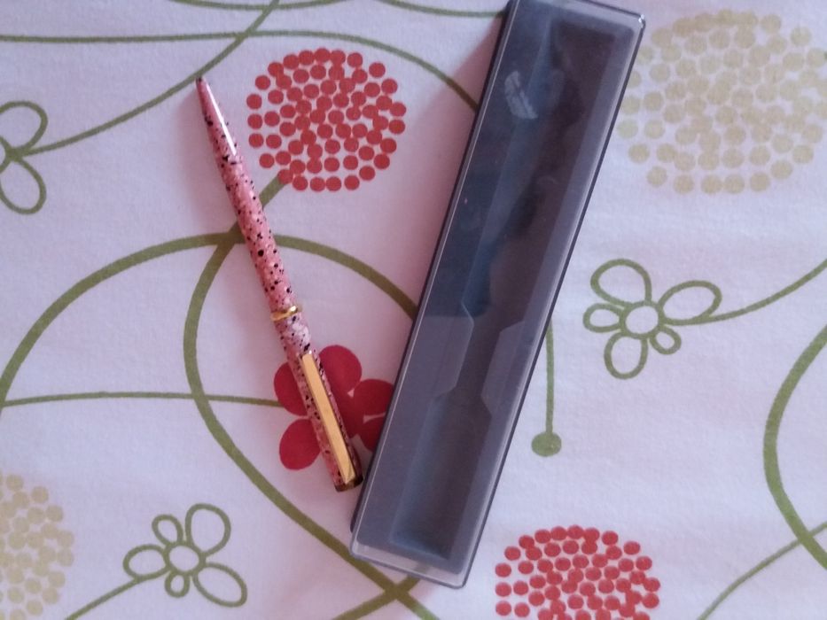 Canetas antigas com caixa