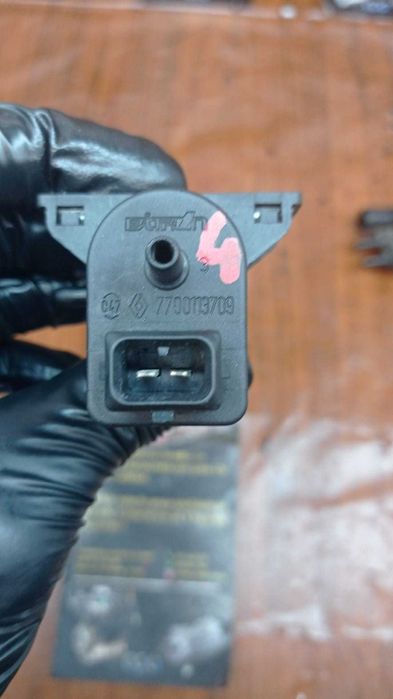 Válvula Reguladora de Pressão Renault 

REF: 7 7 0 0 1 1 3 7 0 9