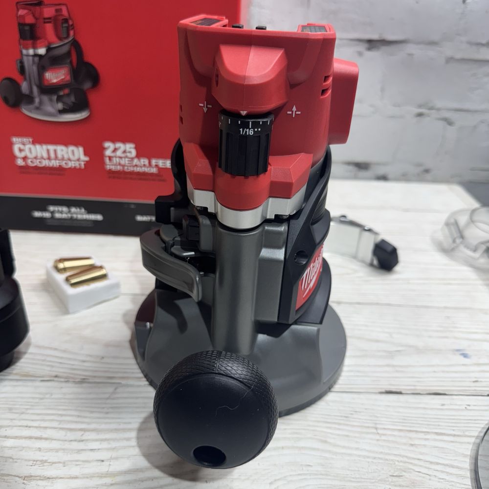 Акумуляторний фрезер Milwaukee M18 2838-20 FUEL 12 мм