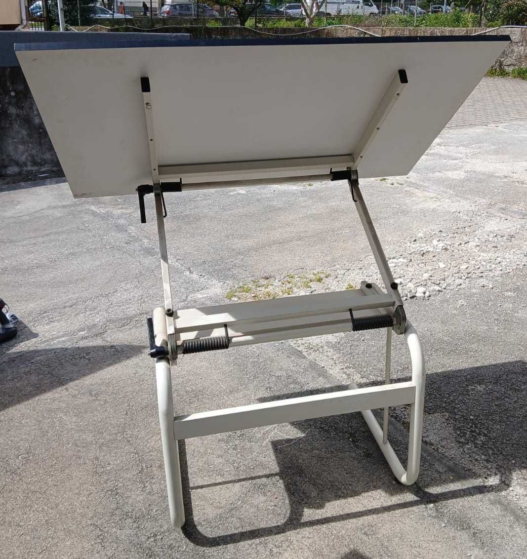 Estirador com tampo branco
